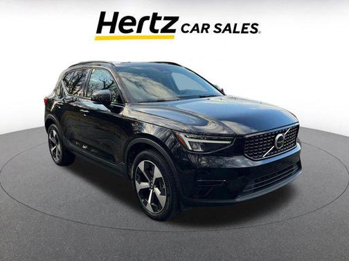 2024 Volvo XC40 CORE