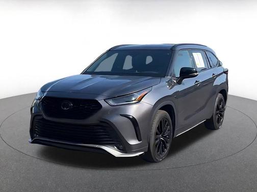Magnetic Gray Metallic 2024 Toyota Highlander XSE