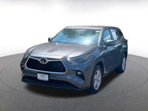 Magnetic Gray Metallic 2025 Toyota Highlander LE