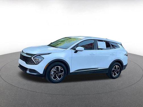 Glacial White Pearl 2025 Kia Sportage LX