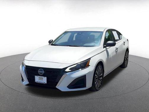 Glacier White 2025 Nissan Altima SV FWD