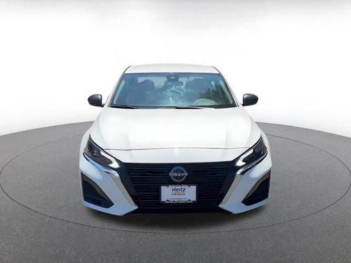 Glacier White 2025 Nissan Altima SV FWD