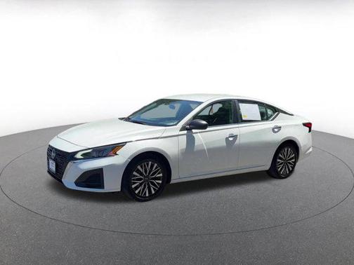 Glacier White 2025 Nissan Altima SV FWD