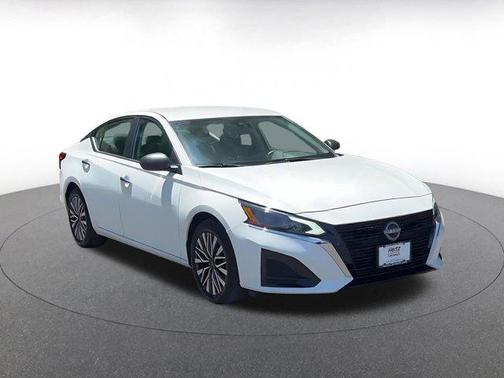 Glacier White 2025 Nissan Altima SV FWD