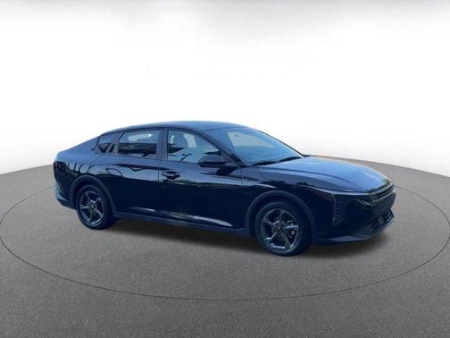 Aurora Black Pearl 2025 Kia K4 LXS