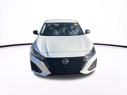 Glacier White 2025 Nissan Altima SV FWD