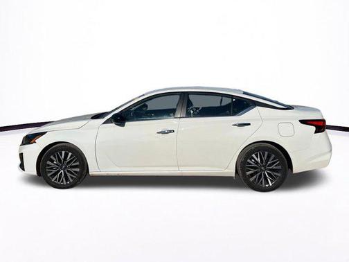 Glacier White 2025 Nissan Altima SV FWD