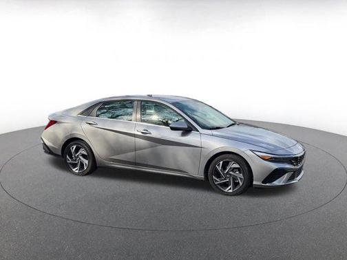 2025 Hyundai ELANTRA SEL