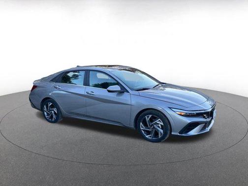 2025 Hyundai ELANTRA SEL