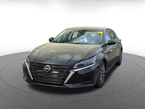 Super Black 2025 Nissan Altima SV FWD