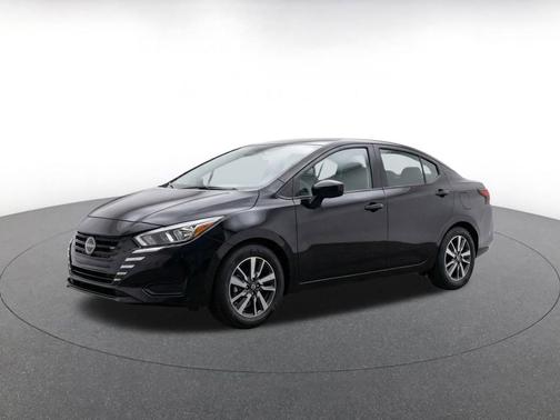Super Black 2025 Nissan Versa 1.6 SV