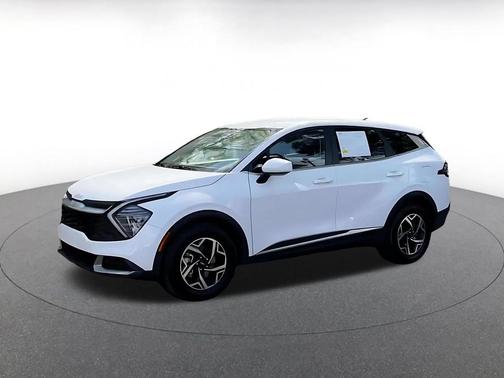 Glacial White Pearl 2025 Kia Sportage LX