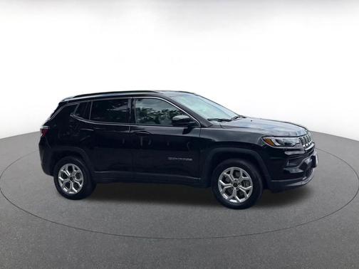 Diamond Black Crystal Pearlcoat 2025 Jeep Compass Latitude