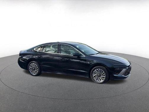 2025 Hyundai SONATA Hybrid SE