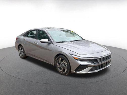 2025 Hyundai ELANTRA SEL