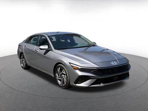 2025 Hyundai ELANTRA SEL