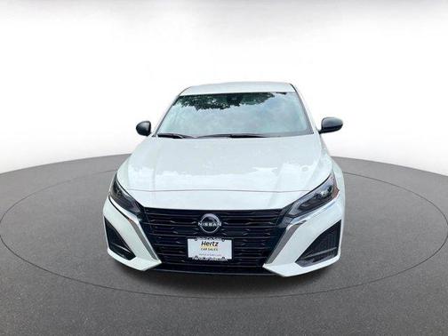 Glacier White 2025 Nissan Altima SV FWD
