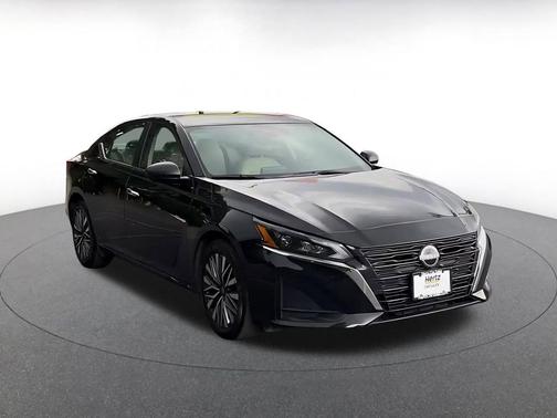 Super Black 2025 Nissan Altima SV FWD