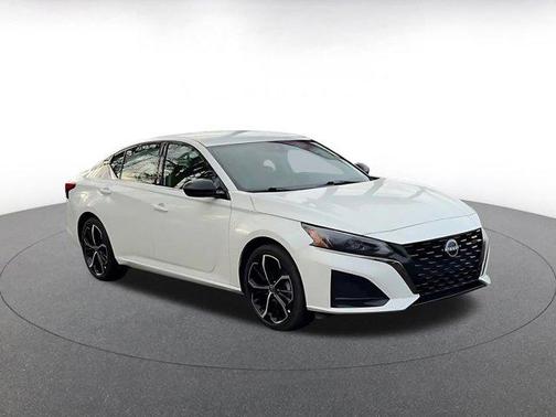 2025 Nissan Altima SR FWD