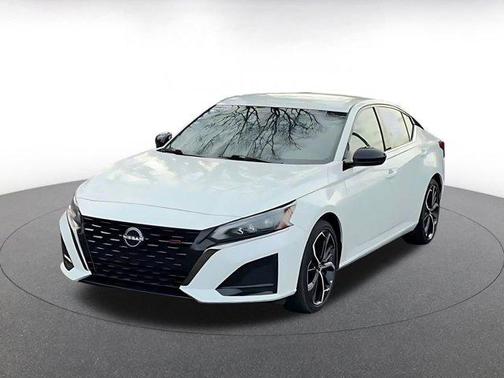 2025 Nissan Altima SR FWD