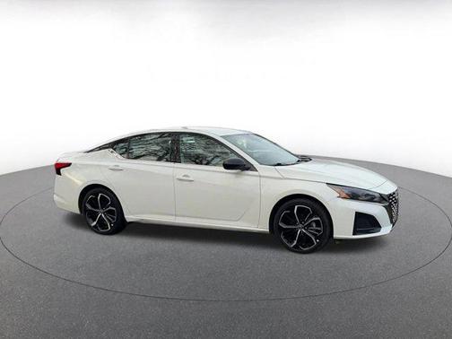 2025 Nissan Altima SR FWD