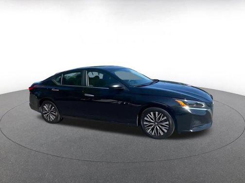 Super Black 2025 Nissan Altima SV FWD