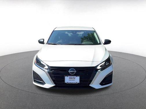Glacier White 2025 Nissan Altima SV FWD