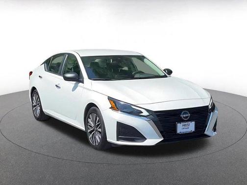 Glacier White 2025 Nissan Altima SV FWD