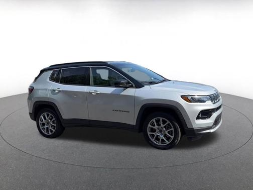 Silver Zynith Metallic Clearcoat 2025 Jeep Compass Limited