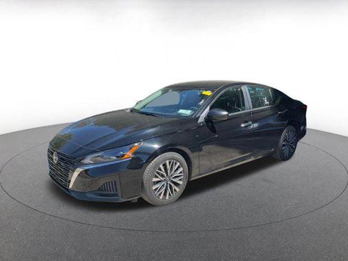 Super Black 2025 Nissan Altima SV FWD