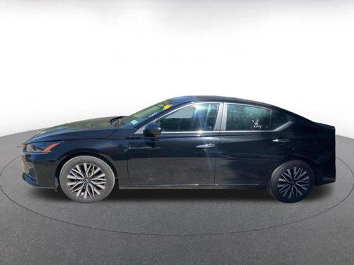 Super Black 2025 Nissan Altima SV FWD