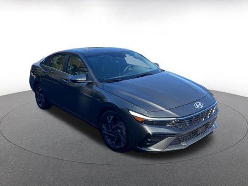 2025 Hyundai ELANTRA SEL