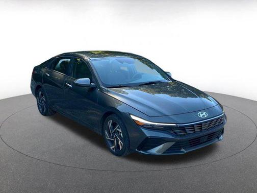 2025 Hyundai ELANTRA SEL