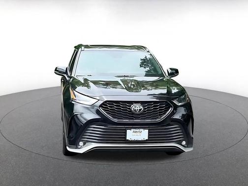 Midnight Black Metallic 2025 Toyota Highlander XSE