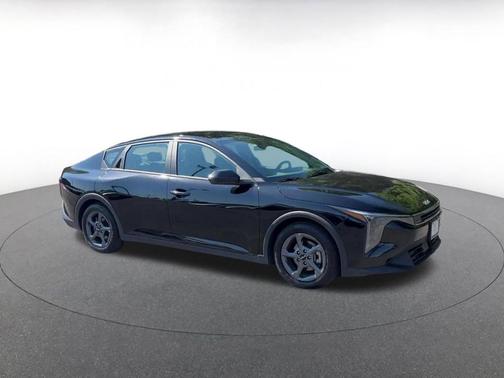 Aurora Black Pearl 2025 Kia K4 LXS
