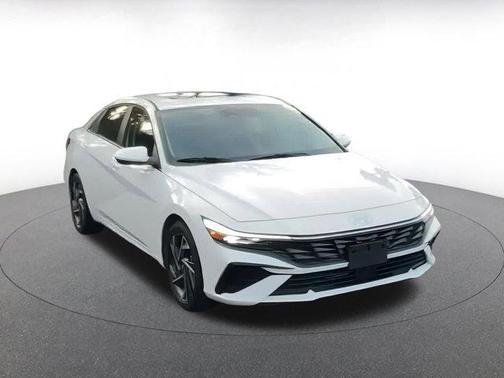 2025 Hyundai ELANTRA SEL