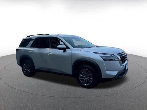 Brilliant Silver Metallic 2025 Nissan Pathfinder SV FWD
