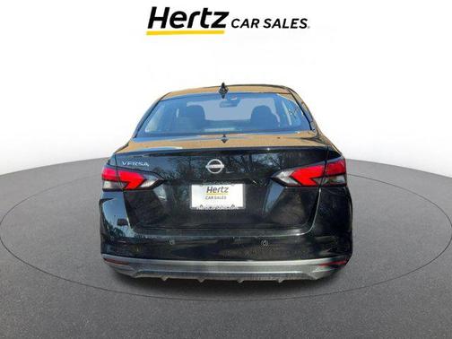 Super Black 2025 Nissan Versa 1.6 SV