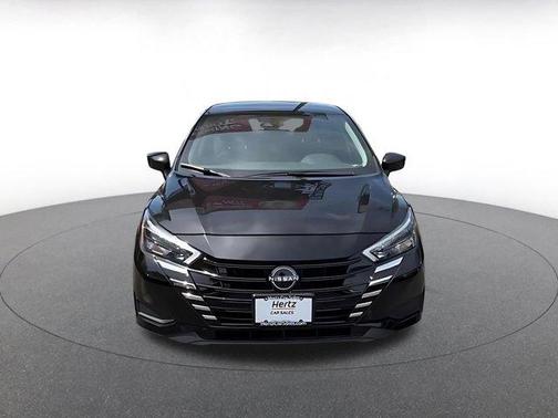 Super Black 2025 Nissan Versa 1.6 SV