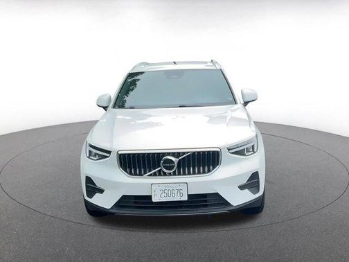 2024 Volvo XC40 CORE