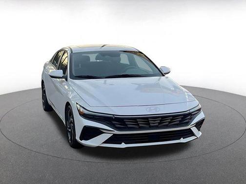 2025 Hyundai ELANTRA SEL