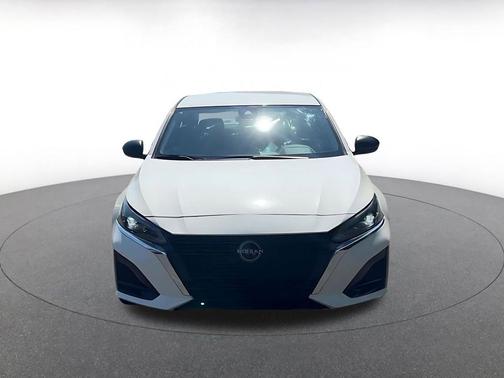 Glacier White 2025 Nissan Altima SV FWD
