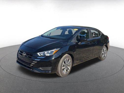 Super Black 2025 Nissan Versa 1.6 SV