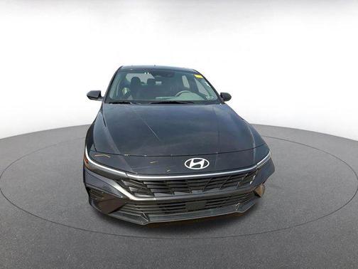 2025 Hyundai ELANTRA SEL