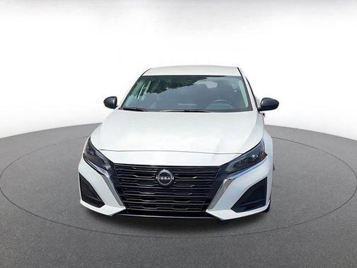 Glacier White 2025 Nissan Altima SV FWD