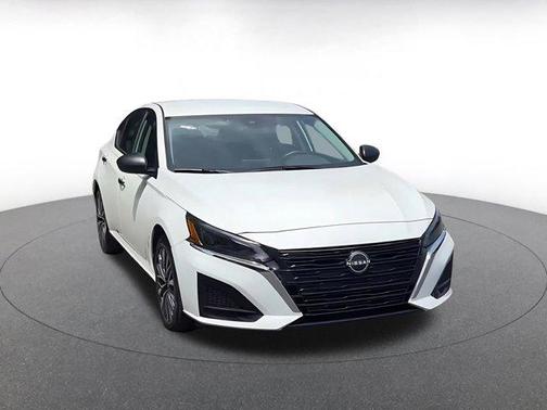 Glacier White 2025 Nissan Altima SV FWD