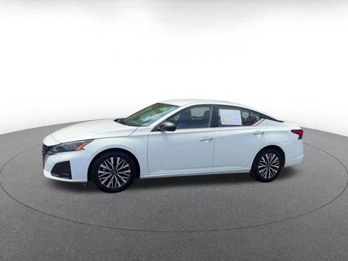 Glacier White 2025 Nissan Altima SV FWD