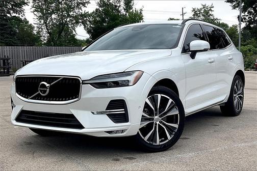 2022 Volvo XC60 B5 Momentum