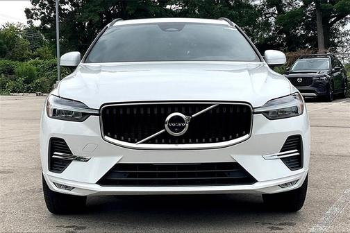 2022 Volvo XC60 B5 Momentum