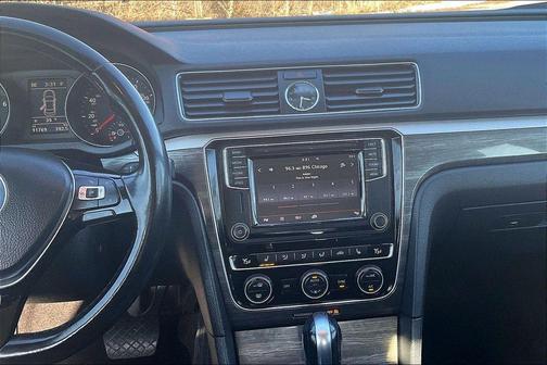 2017 Volkswagen Passat 1.8T SE